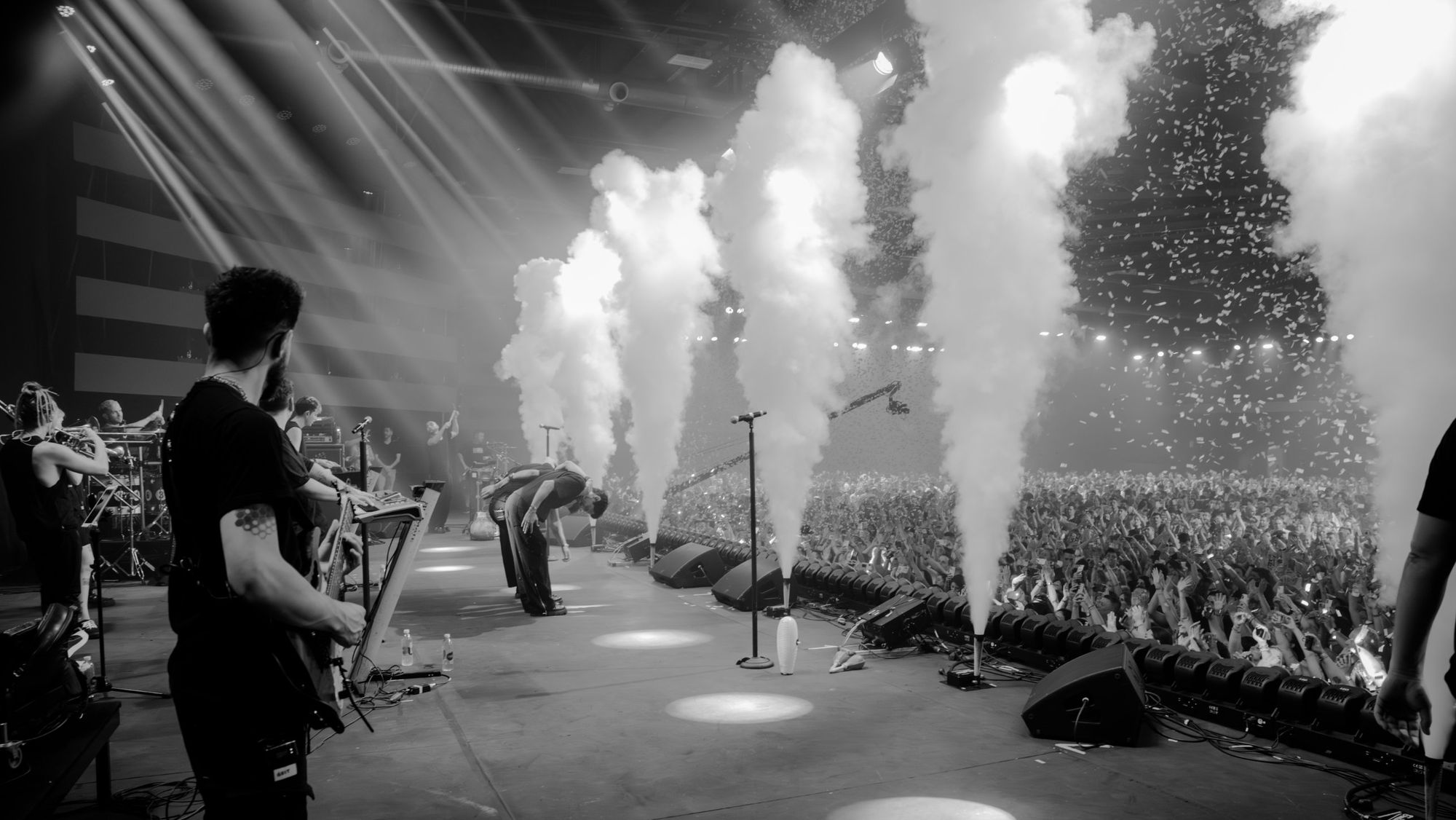 Show en vivo con chorros de humo frío frente al público